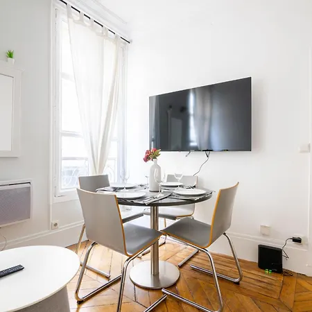 Quartier Musee Du Louvre Free Netflix *